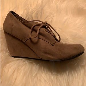 Size 9 wedge shoes